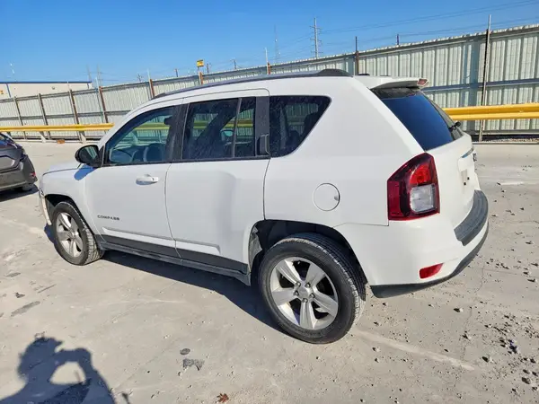1C4NJCBA9GD734228 — 2016 Jeep Compass, фото 2 с аукциона Copart, Передняя часть