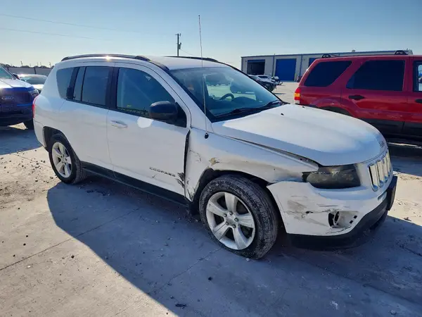 1C4NJCBA9GD734228 — 2016 Jeep Compass, фото 4 с аукциона Copart, Передняя часть