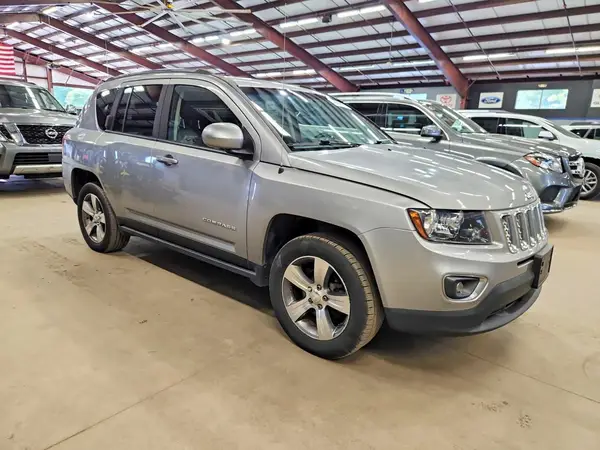 1C4NJDEB6GD733712 — 2016 Jeep Compass, photo 4 from Copart 13.10.2026, Flood