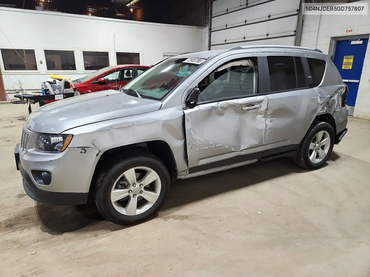 1C4NJDEB5GD757807 Jeep Compass 2016 — повреждение Боковая часть, фото до ремонта