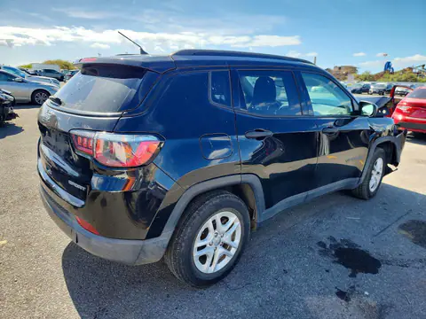 3C4NJCAB4HT658214 — 2017 Jeep Compass, zdjęcie 3 z Copart 19.10.2026, Przód