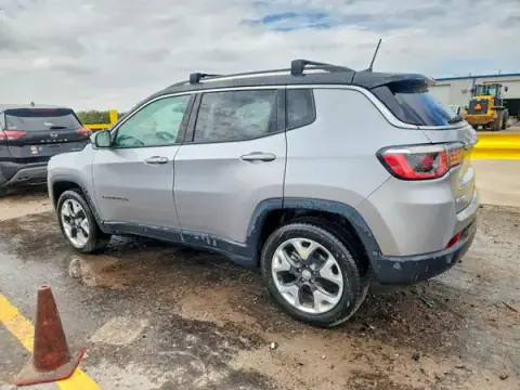 3C4NJDCB6HT680721 — 2017 Jeep Compass, foto 2 de Copart, Parte delantera