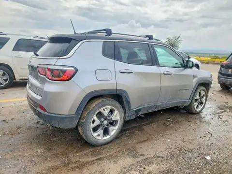 3C4NJDCB6HT680721 — 2017 Jeep Compass, foto 3 de Copart, Parte delantera