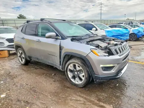 3C4NJDCB6HT680721 — 2017 Jeep Compass, foto 4 de Copart, Parte delantera