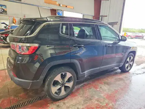 3C4NJDBB2HT655929 — 2017 Jeep Compass, foto 3 de Copart, Parte trasera