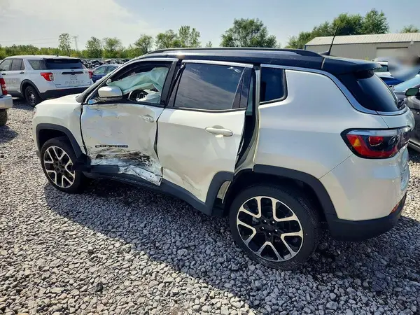 3C4NJDCB7HT656685 — 2017 Jeep Compass, фото 2 с аукциона Copart, Боковая часть
