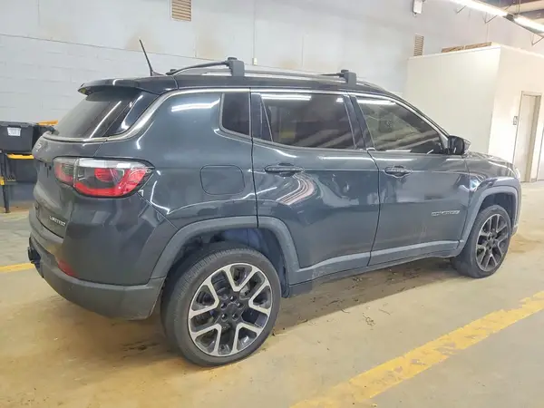 3C4NJDCB6HT666222 — 2017 Jeep Compass, фото 3 с аукциона Copart, Передняя часть