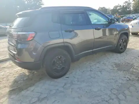 3C4NJCABXHT672943 — 2017 Jeep Compass, zdjęcie 3 z Copart, Drobne wgniecenia i rysy