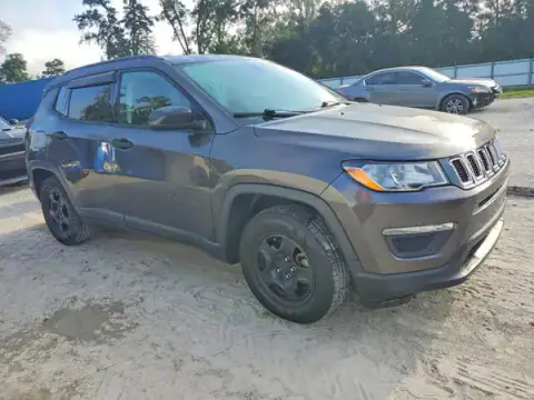 3C4NJCABXHT672943 — 2017 Jeep Compass, zdjęcie 4 z Copart, Drobne wgniecenia i rysy