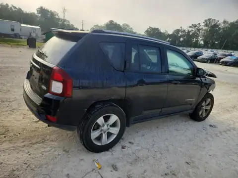 1C4NJDEB2HD142701 — 2017 Jeep Compass, zdjęcie 3 z Copart, Przód
