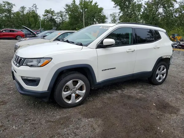 3C4NJDBB5HT692442 Jeep Compass 2017 — uszkodzenie Tył, zdjęcie przed naprawą