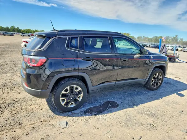 3C4NJDDB8HT647122 — 2017 Jeep Compass, zdjęcie 3 z Copart, Przód