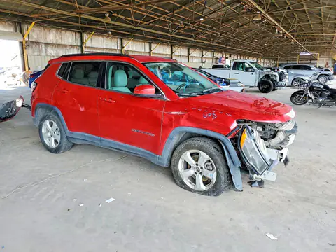 3C4NJCBB8HT653208 — 2017 Jeep Compass, foto 4 de Copart 21.10.2026, Parte delantera