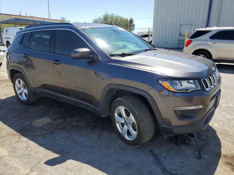 3C4NJDBB6JT117241 — 2018 Jeep Compass, foto 4 de Copart 22.10.2026, Lateral