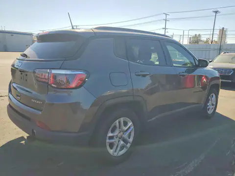 3C4NJCAB4JT420692 — 2018 Jeep Compass, ფოტო 3, Copart 28.10.2026, გვერდითი ნაწილი