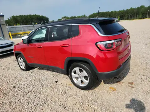 3C4NJCBB4JT227151 — 2018 Jeep Compass, foto 2 de Copart 08.10.2026, Daños mecánicos