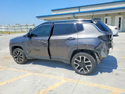 3C4NJDCB1JT337689 — 2018 Jeep Compass, zdjęcie 2 z Copart, Tył