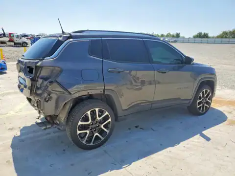 3C4NJDCB1JT337689 — 2018 Jeep Compass, zdjęcie 3 z Copart, Tył
