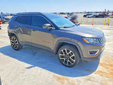 3C4NJDCB1JT337689 — 2018 Jeep Compass, zdjęcie 4 z Copart, Tył