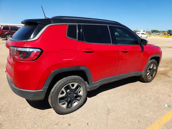 3C4NJDDB1JT135367 — 2018 Jeep Compass, zdjęcie 3 z Copart 19.10.2026, Przód
