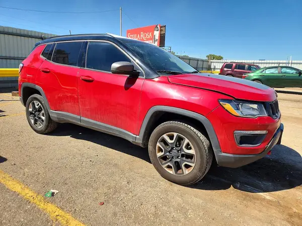 3C4NJDDB1JT135367 — 2018 Jeep Compass, zdjęcie 4 z Copart 19.10.2026, Przód