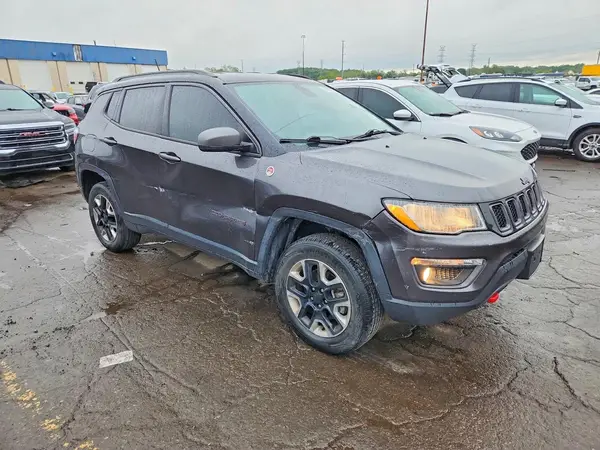 3C4NJDDB8JT417165 — 2018 Jeep Compass, photo 4 from Copart, Front end