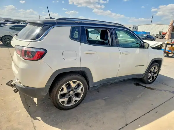 3C4NJDCB3JT222110 — 2018 Jeep Compass, photo 3 from Copart, Rear end