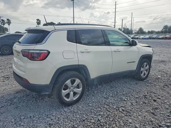 3C4NJDBB4JT348929 — 2018 Jeep Compass, zdjęcie 3 z Copart 02.10.2026, Przód