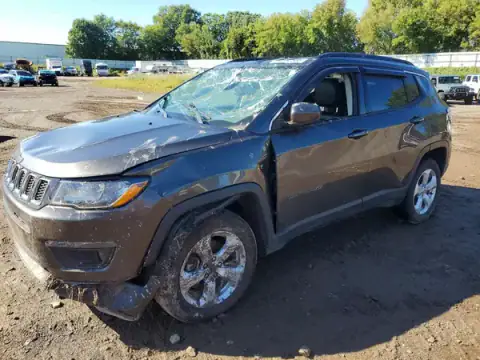 3C4NJDBB7JT328397 — 2018 Jeep Compass, Przód (Front End), zdjęć przed naprawą