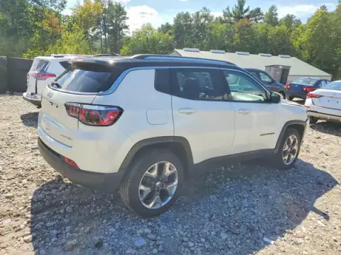 3C4NJDCB5JT357704 — 2018 Jeep Compass, zdjęcie 3 z Copart, Przód