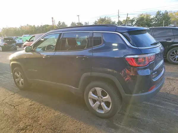 3C4NJDBB9JT188501 — 2018 Jeep Compass, фото 2 с аукциона Copart, Боковая часть