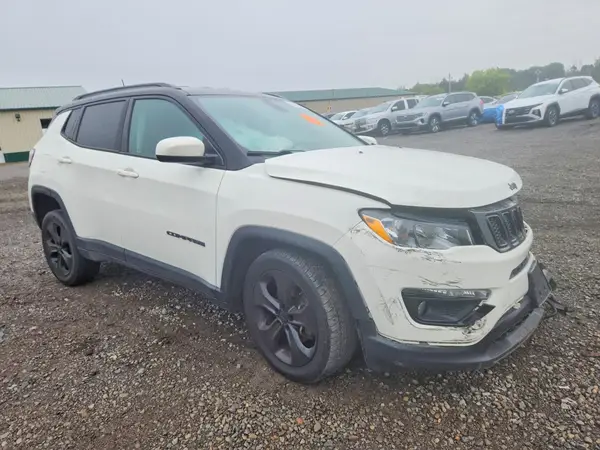 3C4NJDBB5JT395354 — 2018 Jeep Compass, фото 4 с аукциона Copart, Повреждения снизу