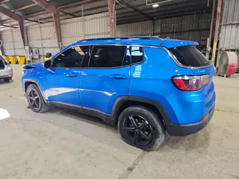 3C4NJCBB4JT293408 — 2018 Jeep Compass, foto 2 de Copart, Parte delantera