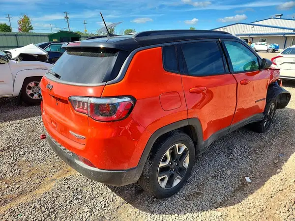 3C4NJDDB0JT130452 — 2018 Jeep Compass, photo 2 from Copart, Front end