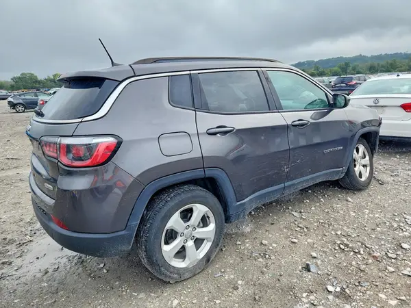 3C4NJDBB8JT355592 — 2018 Jeep Compass, ფოტო 3, Copart, წინა ნაწილი