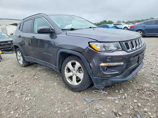 3C4NJDBB8JT355592 — 2018 Jeep Compass, ფოტო 4, Copart, წინა ნაწილი