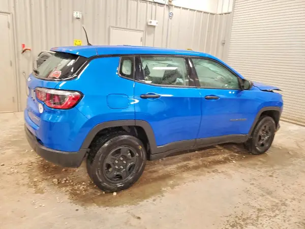 3C4NJDAB1JT190759 — 2018 Jeep Compass, zdjęcie 3 z Copart, Przód