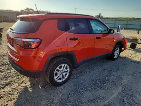 3C4NJDAB5JT101565 — 2018 Jeep Compass, photo 3 from Copart, Front end