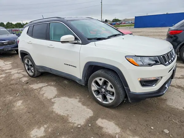 3C4NJDCB1JT299266 — 2018 Jeep Compass, zdjęcie 4 z Copart, Tył