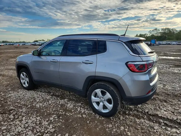 3C4NJCBB3JT502251 — 2018 Jeep Compass, zdjęcie 2 z Copart, Grad