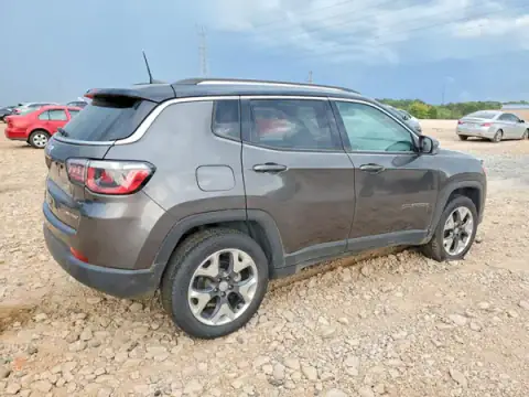 3C4NJDCB1JT290471 — 2018 Jeep Compass, zdjęcie 3 z Copart 28.09.2026, Bok