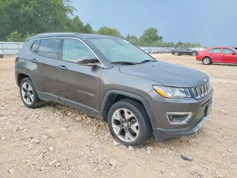 3C4NJDCB1JT290471 — 2018 Jeep Compass, zdjęcie 4 z Copart 28.09.2026, Bok