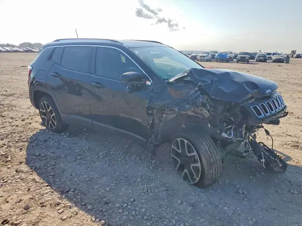 3C4NJDCBXJT355852 — 2018 Jeep Compass, zdjęcie 4 z Copart 08.10.2026, Przód