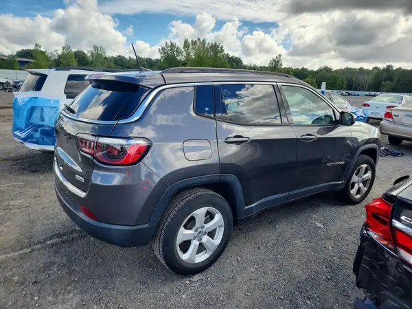 3C4NJDBB9JT433863 — 2018 Jeep Compass, photo 3 from Copart, Side