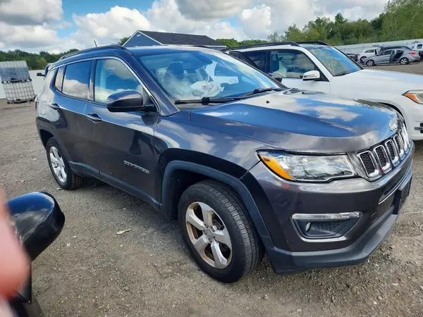 3C4NJDBB9JT433863 — 2018 Jeep Compass, photo 4 from Copart, Side