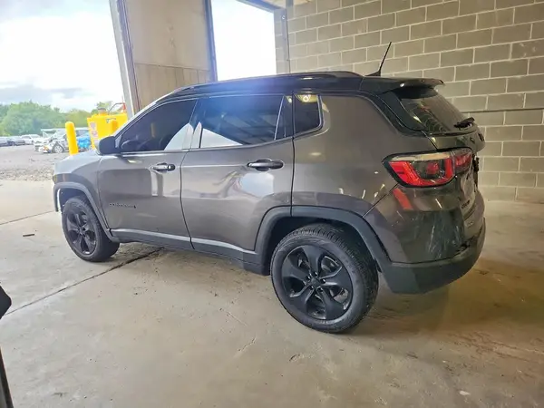 3C4NJDBB1JT337645 — 2018 Jeep Compass, photo 2 from Copart, Front end