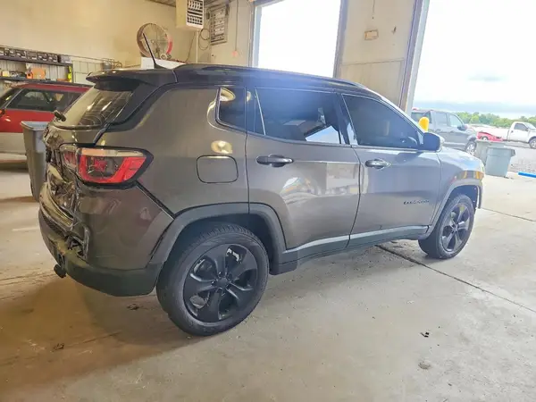 3C4NJDBB1JT337645 — 2018 Jeep Compass, photo 3 from Copart, Front end