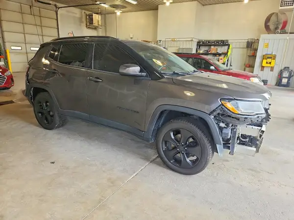 3C4NJDBB1JT337645 — 2018 Jeep Compass, photo 4 from Copart, Front end