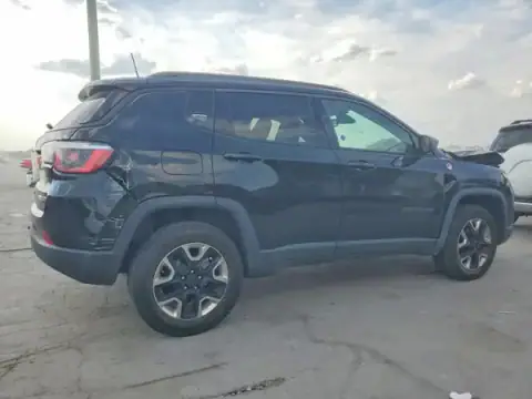 3C4NJDDBXJT246239 — 2018 Jeep Compass, ფოტო 3, Copart, წინა ნაწილი