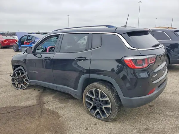 3C4NJDCB1JT298473 — 2018 Jeep Compass, zdjęcie 2 z Copart, Przód